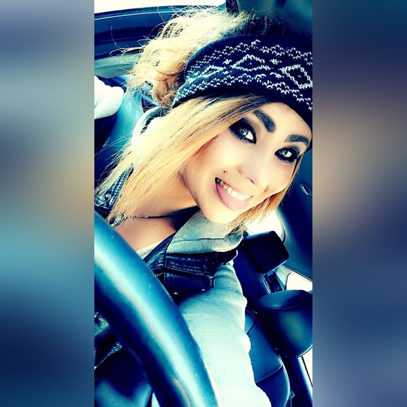 Meet your Posher, Katie - Picture 2 of 3